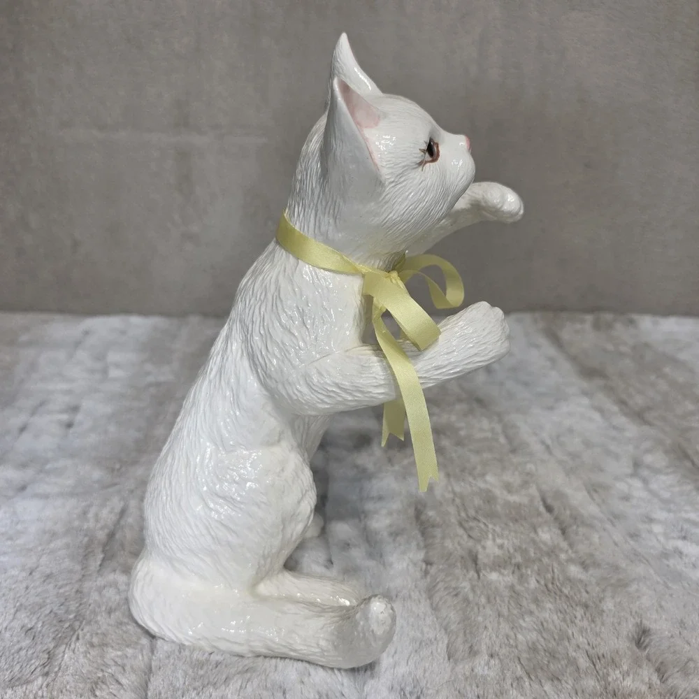 Vintage 1986 Scioto Ceramic Cats Figurine Set of 2 White Shelf Sitter Playful